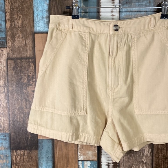 Universal thread  tan shorts - Picture 2 of 16